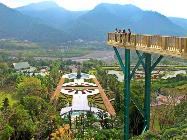 走泰雅野溪步道可至海拔500公尺天空步道,體驗高空驚險刺激。(楊樹煌攝)