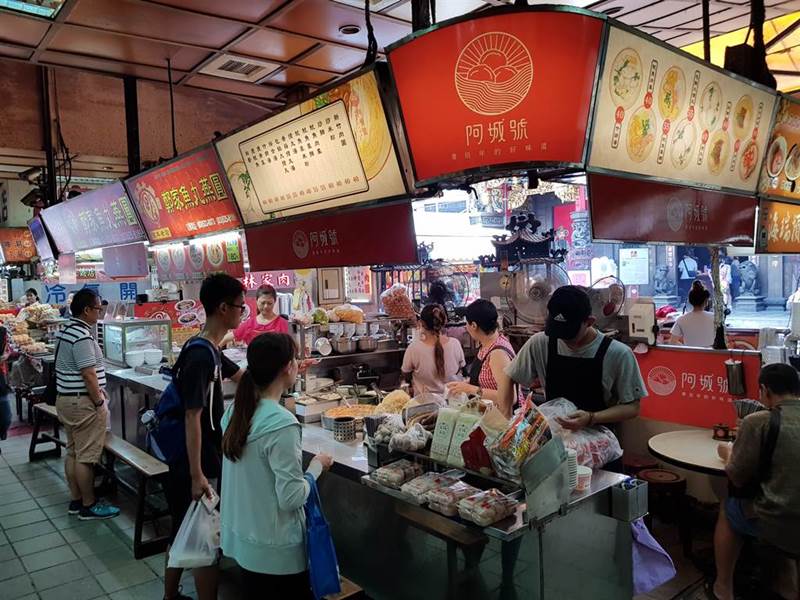 新竹城隍廟阿城號小吃傳承百年好滋味。(徐養齡攝)