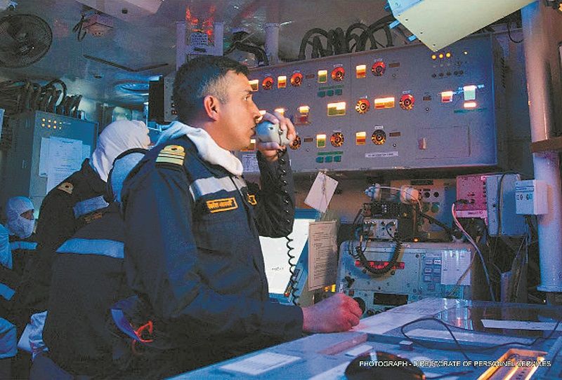 印上將放狠話稱將派50艘戰艦,24小時監控中國軍艦。圖為印度海軍官兵。(取自印度海軍官網)