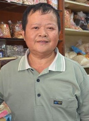 徐雙義(61歲,雜貨店員工)