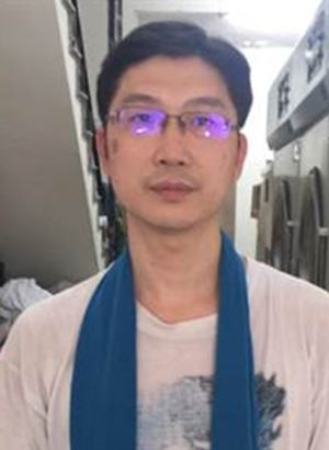 吳英華(44歲,洗衣店老闆)