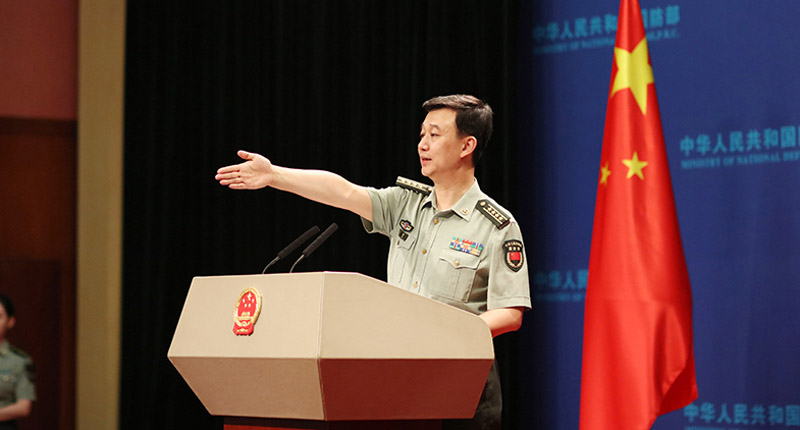 大陸國防部新聞發言人吳謙大校28日表示,大陸自主研發的運-20大型運輸機首次與空降兵部隊聯合展開空降空投訓練。(取自大陸國防部官網)
