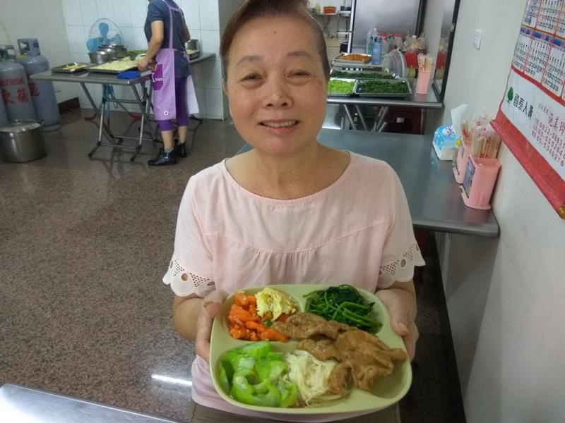 雲林縣斗六市「愛國街排骨飯」是市售少有的滷排,健康不油膩。(許素惠攝)