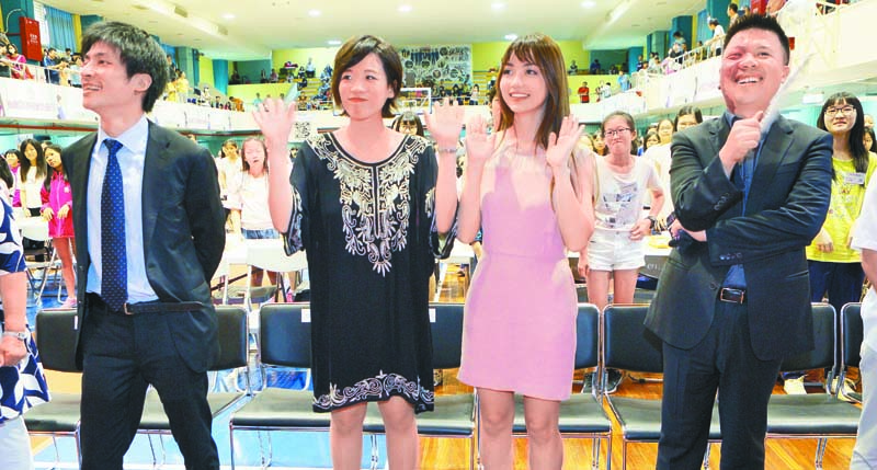 旅日棋士張栩(左起)、旅日女流本因坊謝依旻、女子七段棋士黑嘉嘉與紅面棋王周俊勳日前出席全國女子圍棋賽。(張鎧乙攝)