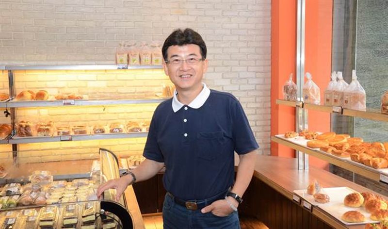 愛倫手工烘焙老闆黃昌裕為人低調、實在。(林瑞益攝)