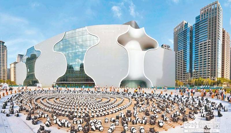 台中國家歌劇院為國際級表演場館,為建築師伊東豊雄最重要的作品之一。(台中市府地政局提供)