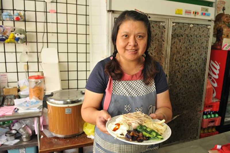 阿蘭火雞肉飯的火雞腿肉片飯是隱藏版美食,每日限量供應。(廖肇祥攝)