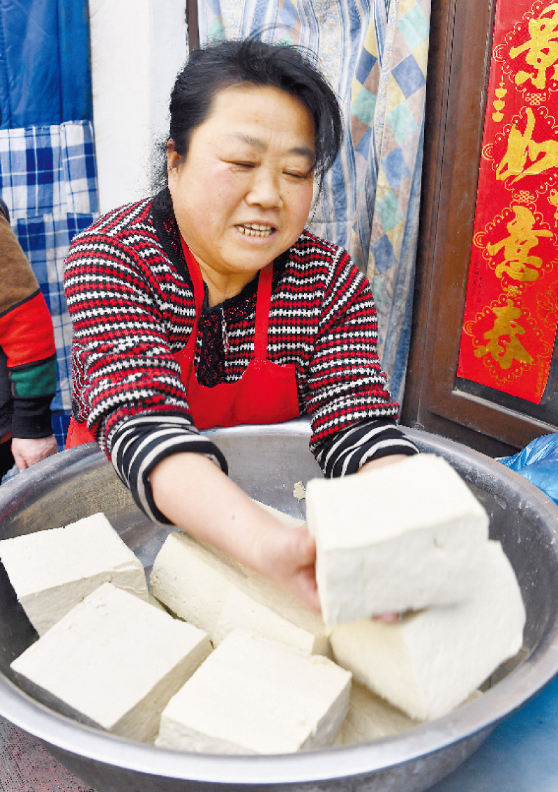 豆腐對營養不良、消化能力差有一定的食療作用。(新華社資料照片)