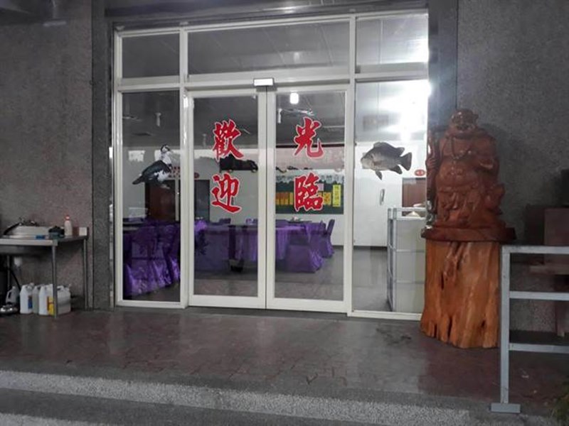 老地方薑母鴨料好實在,每天幾乎早上就有民眾開始叫外送,獲得不少饕客喜愛。(賴佑維攝)