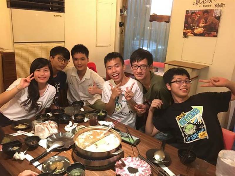 「麻辣人家」靠著4種口味獨到的火鍋傳香多年,其多滋多味的火鍋儼然變成連繫人與人之間情感的溫暖美食。(馮惠宜攝)
