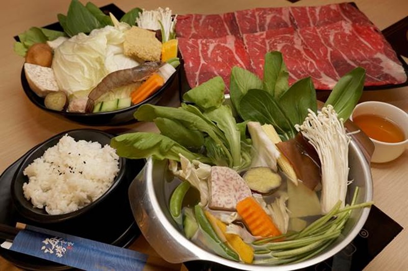 海撈食堂火鍋,湯頭喝來爽口自然、多食後也不會口渴,走清淡路線。(黃國峰攝)