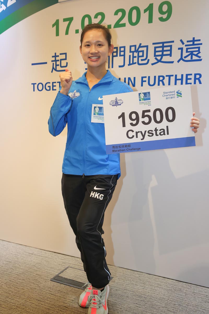 「渣打香港馬拉松2019」推出可印上跑手名字的個人化號碼布。(中新社)