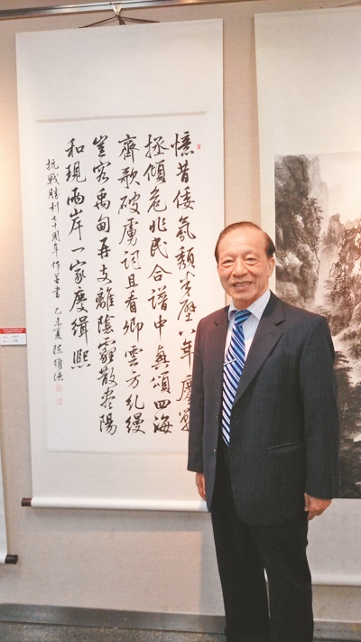 書法家陳維德已逾古稀仍對書藝精益求精。(陳維德提供)