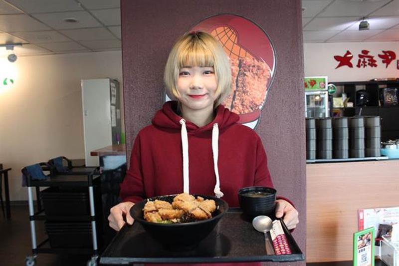 ㄨ麻尹日式蓋飯是許多愛好丼飯的饕客,不會跳過的店。(吳敏菁攝)