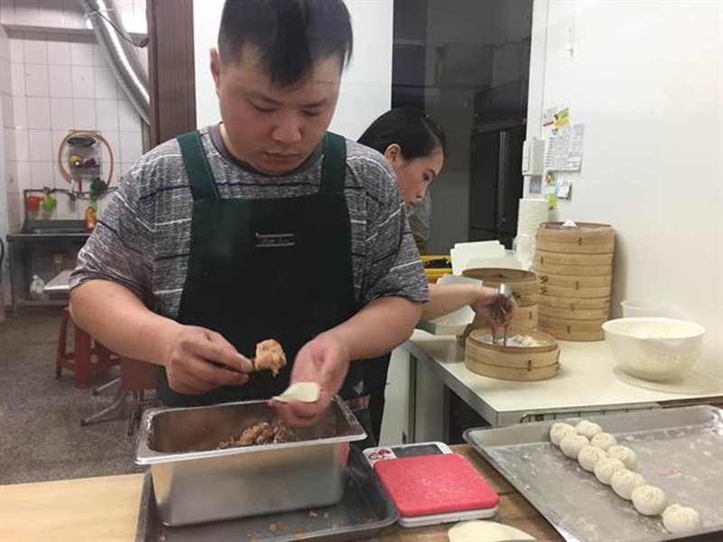 位於台南市東區榮譽街的「御品小籠包」,是巷仔內好滋味,現點現做的小籠包,「皮、肉、湯汁比例剛剛好」。(曹婷婷攝)