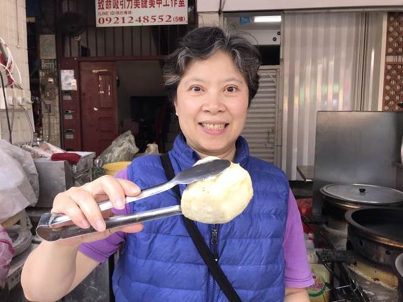 珍宏水煎包,鮮嫩多汁,讓人想一口接一口。(葉德正攝)