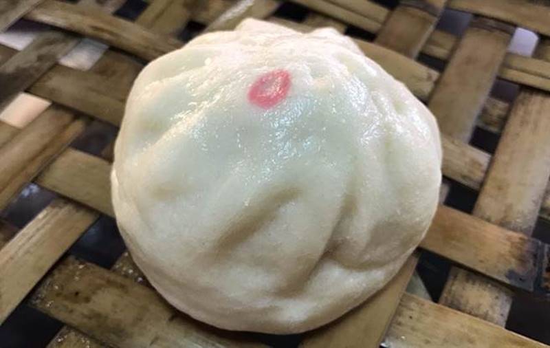 蛋黃香菇肉包。(林雅惠攝)