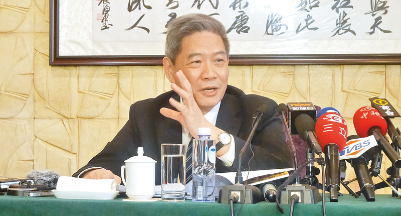 大陸海協會長張志軍13日在兩會新聞中心開闢專場,回應台港媒體的提問。(記者陳君碩攝)