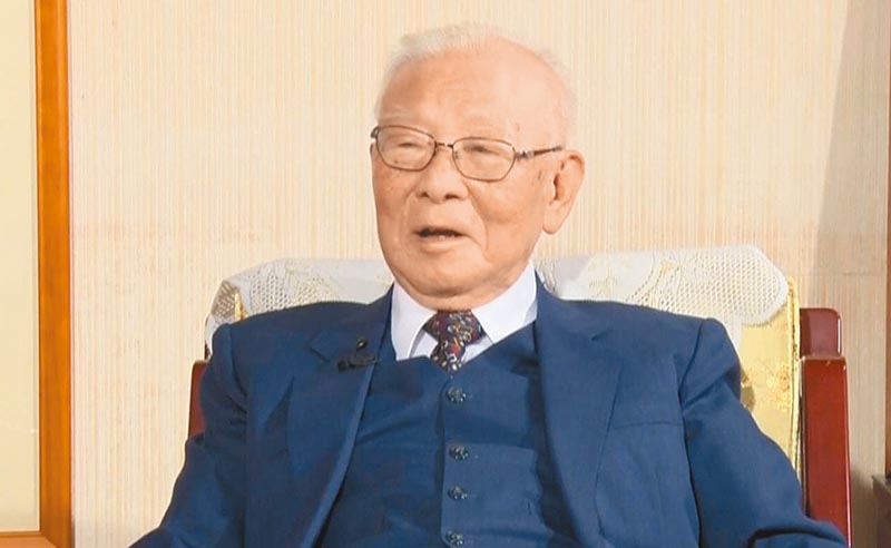 百歲將軍許歷農。