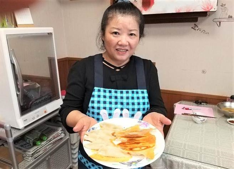 台灣新住民李金英傳承最正宗的中國北方麵食好手藝。(陳可文攝)