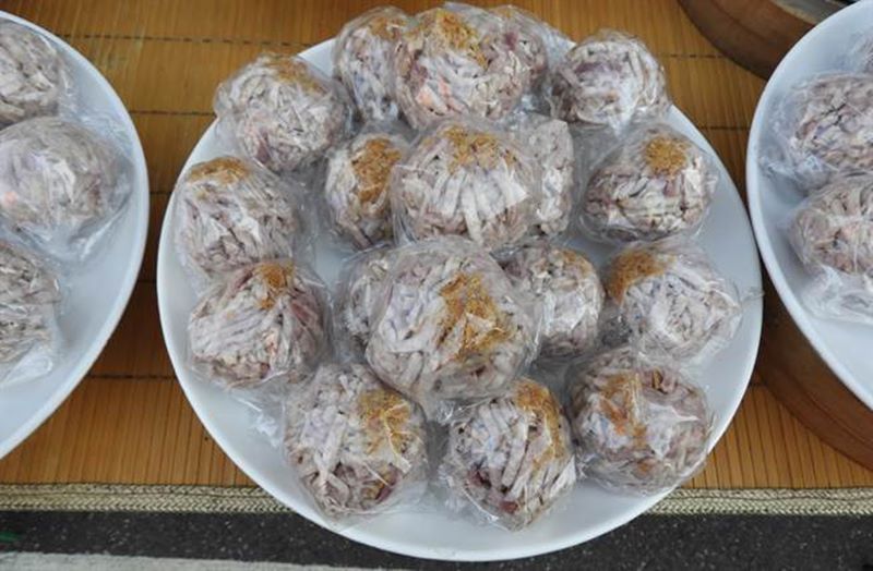 大甲芋香包分別加入不同的配料在芋頭中,創造多種口味可選擇。(陳世宗攝)