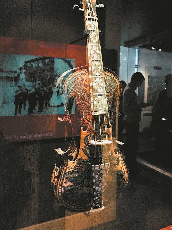 比利時布魯塞爾樂器博物館可以看見各時期樂器發展革新的歷程。(趙靜瑜攝)