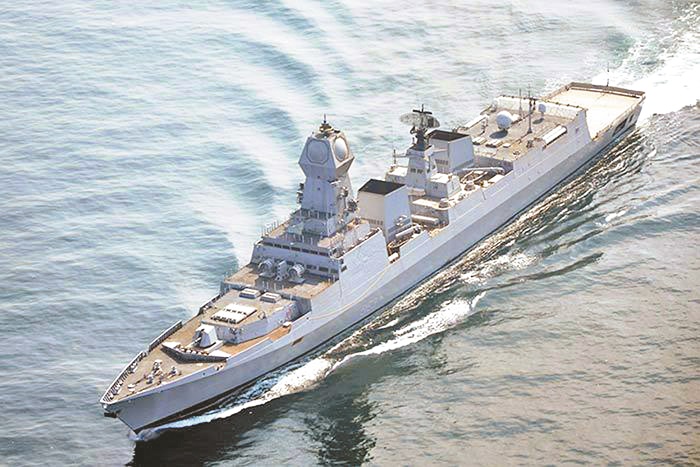 印度國產神盾艦「加爾各答」號飛彈驅逐艦。(取自新浪微博@科羅廖夫)