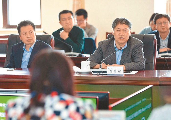 北京清華大學新規雖不強制博士生發表論文,但對資格考試、選題報告等要求依然嚴格。圖為口試示意圖。(新華社資料照片)