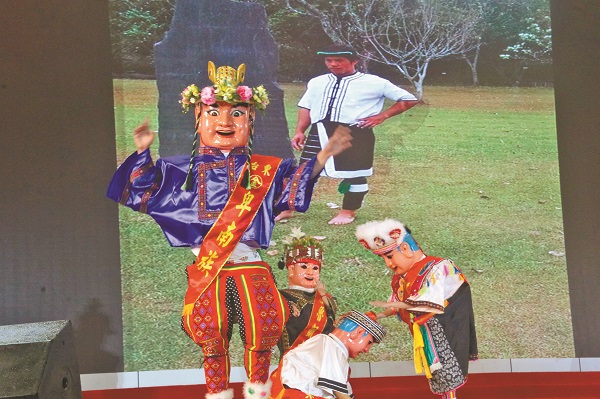 ▲台東三太子的表演讓人耳目一新。(記者孫曜樟攝)