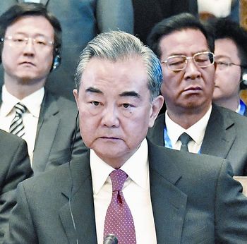 大陸外交部長王毅表示,如果美方選擇極限施壓,中方堅決奉陪到底。圖為5月22日,王毅在吉爾吉斯首都比什凱克出席上海合作組織外長理事會議。(新華社)