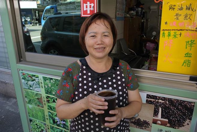 許麗宏的冬瓜茶可添加青草茶或決明子,滋味更多樣。(張朝欣攝)