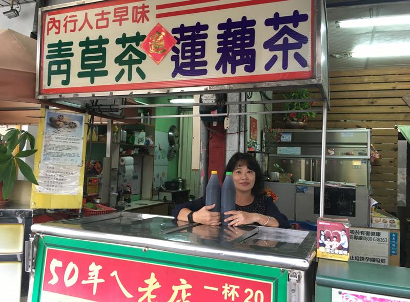 嘉義市林森西路青草茶老店。(廖素慧攝)