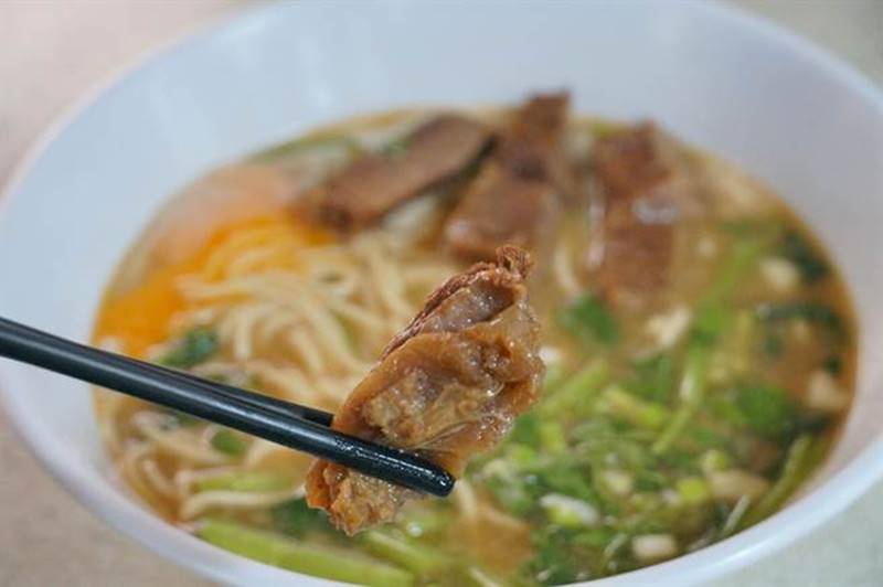 湖北徐家牛肉麵,牛肉選用澳洲半筋半肉,一口咬下鮮嫩多汁,有嚼勁但不柴。(黃國峰攝)