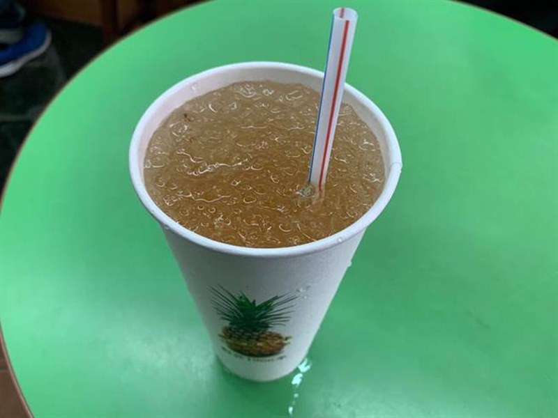 北市成都楊桃冰歷史悠久,楊桃湯大杯40元、小杯25元。(林縉明攝)