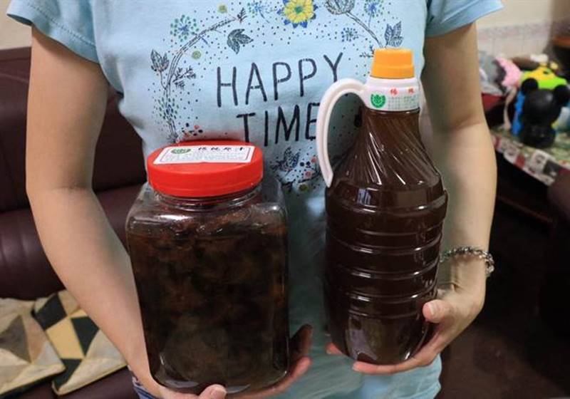 除原汁外,也可選有果粒版本,鹹甜的楊桃果粒吃起來像蜜餞也很下飯。(張亦惠攝)