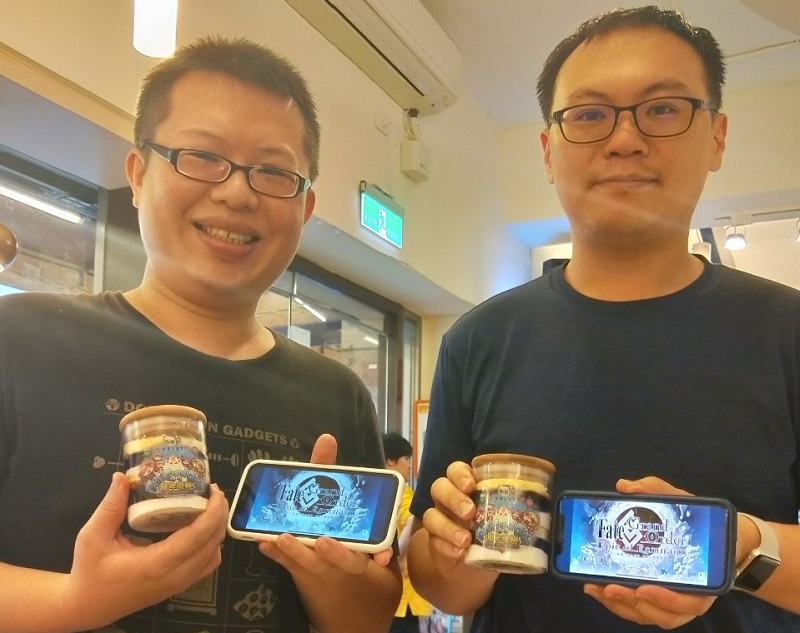 玩家們至喜憨兒烘焙屋指定門市排隊瘋搶,二週年限定Q版造型生日蛋糕