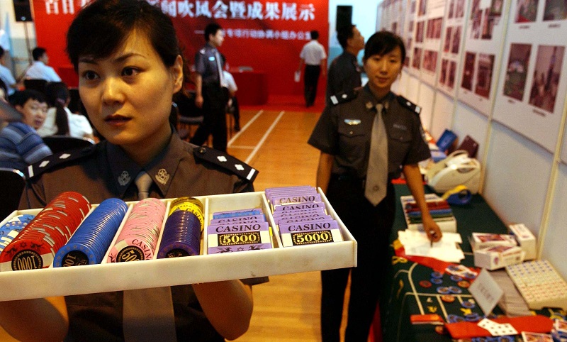 北京打擊非法賭博,扣押各類犯罪工具及用品。(中新社)