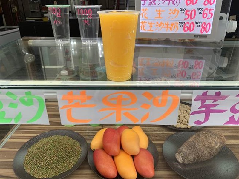 「沏茶吧」的冰沙大杯又便宜,CP值超高。(葉書宏攝)