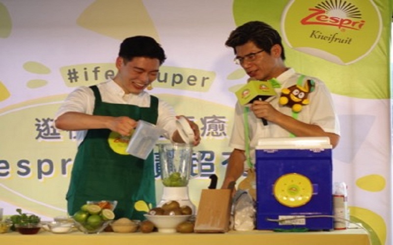 亞洲廚神Jason王凱傑現場製作紐西蘭Hokey Pokey奇異果冰淇淋刨冰 (照片提供Zespri)