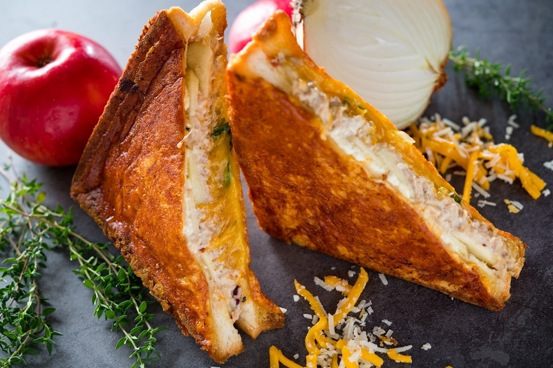 Inside-Out Tuna Melt Cheese 脆皮雙層起司鮪魚帕尼尼