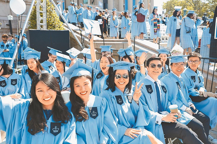 美國哥倫比亞大學畢業典禮上的中國留學生。(中新社資料照片)