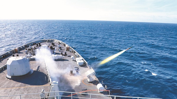 五指山艦為大陸海軍目前最先進的兩棲船塢登陸艦。(取自中國軍網)