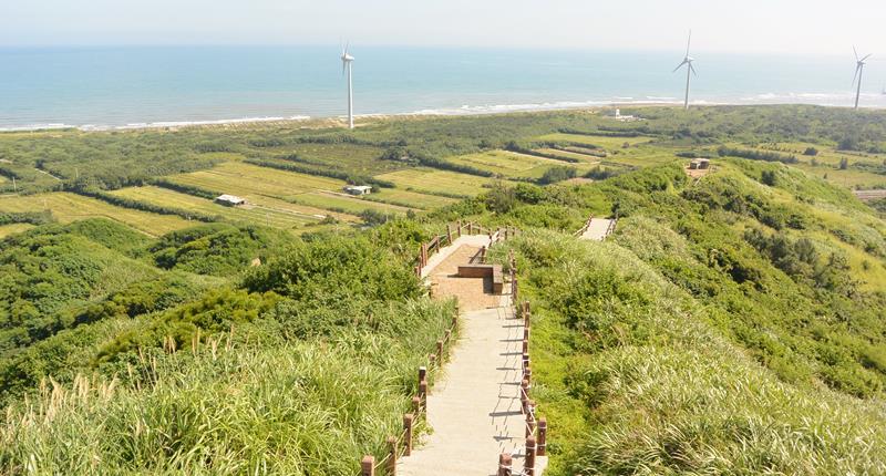後龍好望角擁有海天一線絕佳美景,吸引遊客慕名而來。(巫靜婷攝)