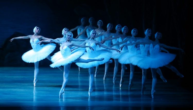 馬林斯基芭蕾舞團18日起在台一連4場《天鵝湖》，開幕場晚間在台北國家戲劇院演出。（陳信翰攝）