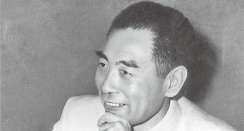 1955年,周恩來出席萬隆會議。(新華社資料照片)