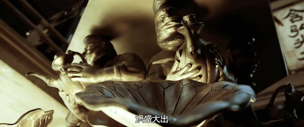 ▲劇中胡人捧壺的銅鐘漏。(取自澎湃新聞網)