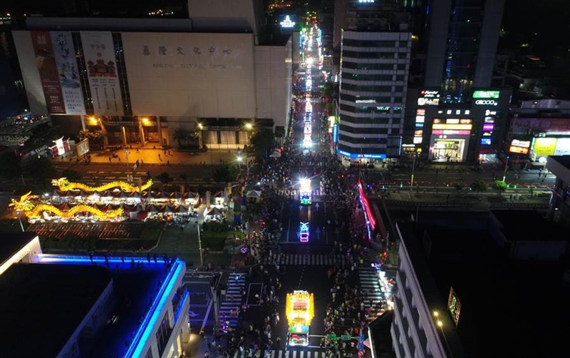 基隆中元祭放水燈遊行空拍。(基隆市政府提供)