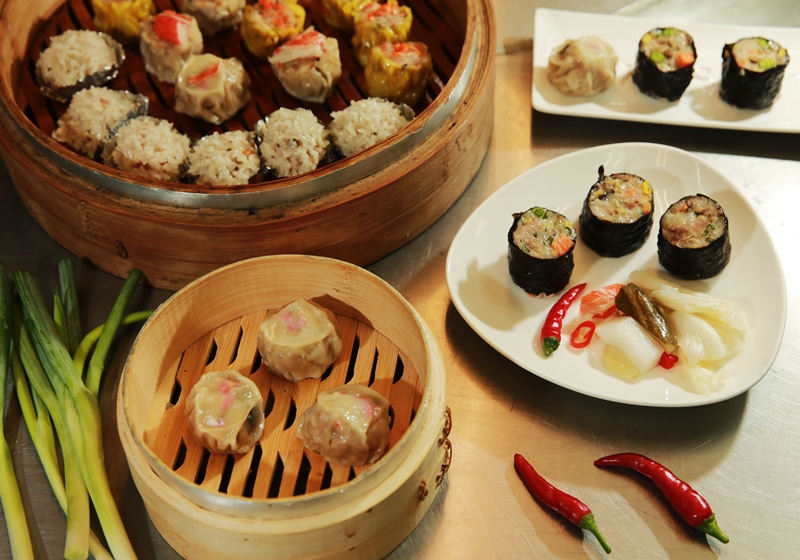港廚美食的燒賣,目前有蟹肉、蟹黃、魚板、珍珠丸、紫菜卷等五種口味。(黃國峰攝)