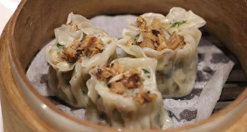 老林記蔬食燒賣皮薄餡多滋味好,清爽口感讓人一吃就上癮。(吳亮賢攝)