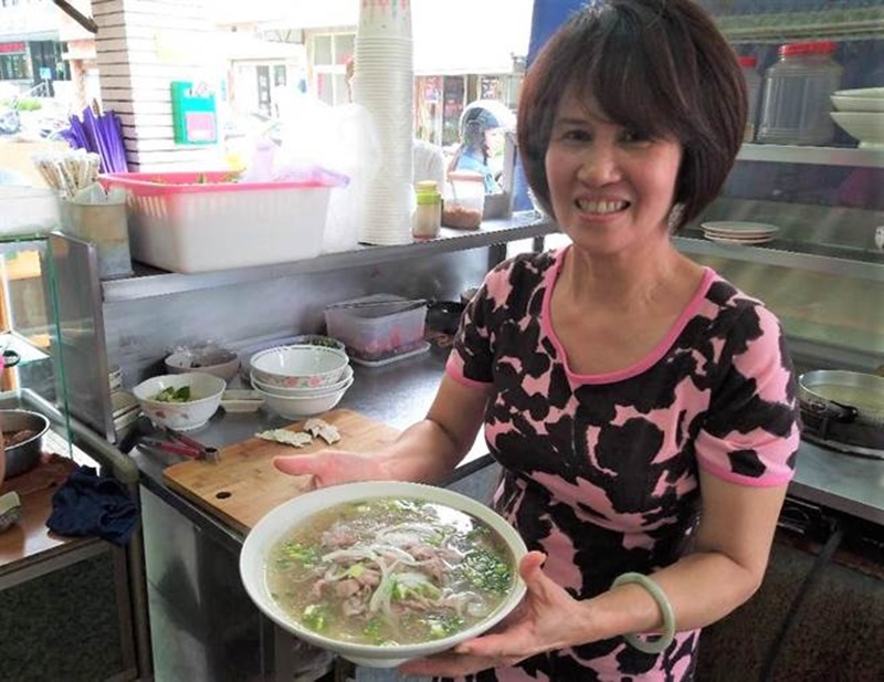 澎湖「阿鳳越南牛肉河粉」裝載著新住民阮氏鳳飄洋過海打拚扎根的故事。(陳可文攝)